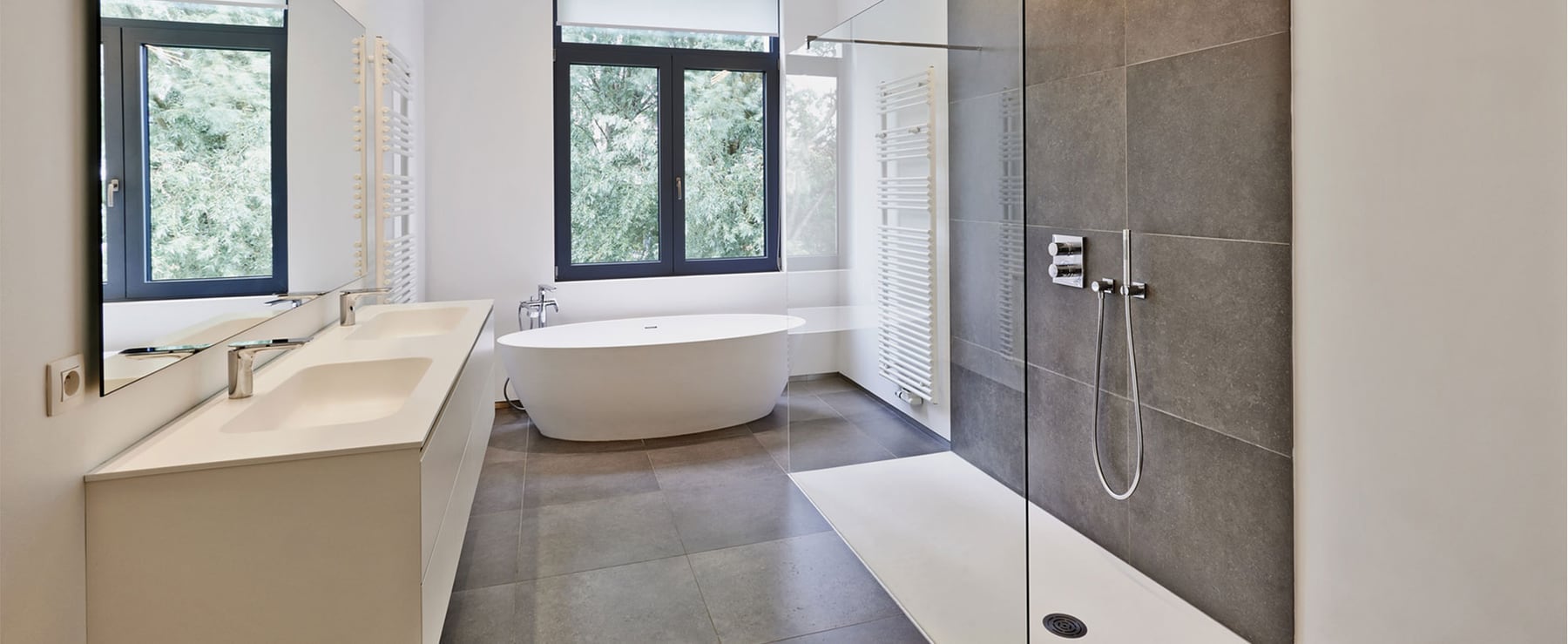 Modernes Badezimmer – verlegt von Fliesengenning Schwerin